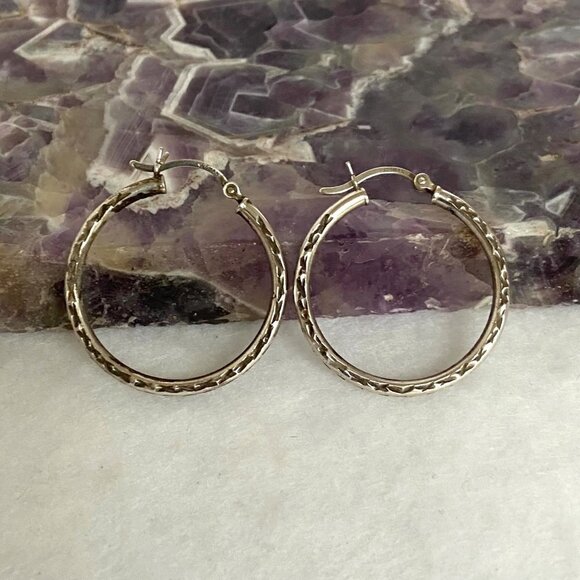 Sterling Silver 925 HAN 1.22" Round Diamond Cut Etched Pattern Hoop Earrings - Picture 1 of 15